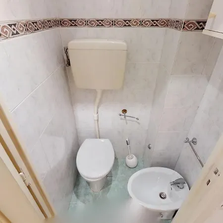 39pp - Agreable 2p Plein Centre De Avec Balcon Appartement Menton