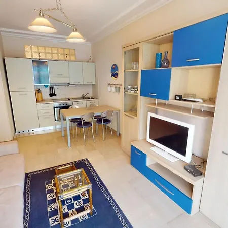 39pp - Agreable 2p Plein Centre De Avec Balcon Menton